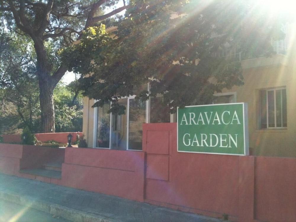 Hostal Aravaca Garden Madrid Exterior foto